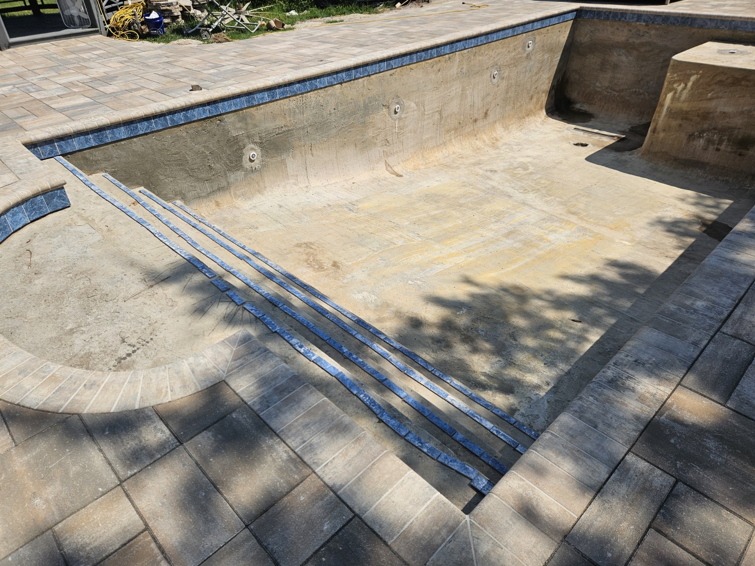 Baja shelf and step detail with waterline tile